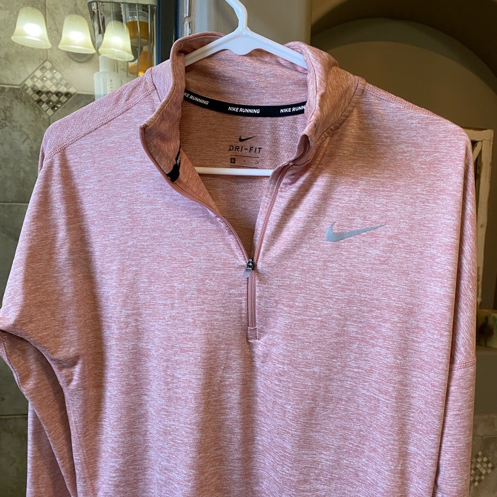 Ladies Nike Dri-fit 1/4 zip Size small- EUC
